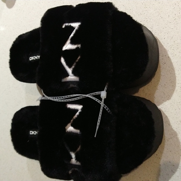 DKNY Palz Slip-On Slippers - Picture 5 of 6